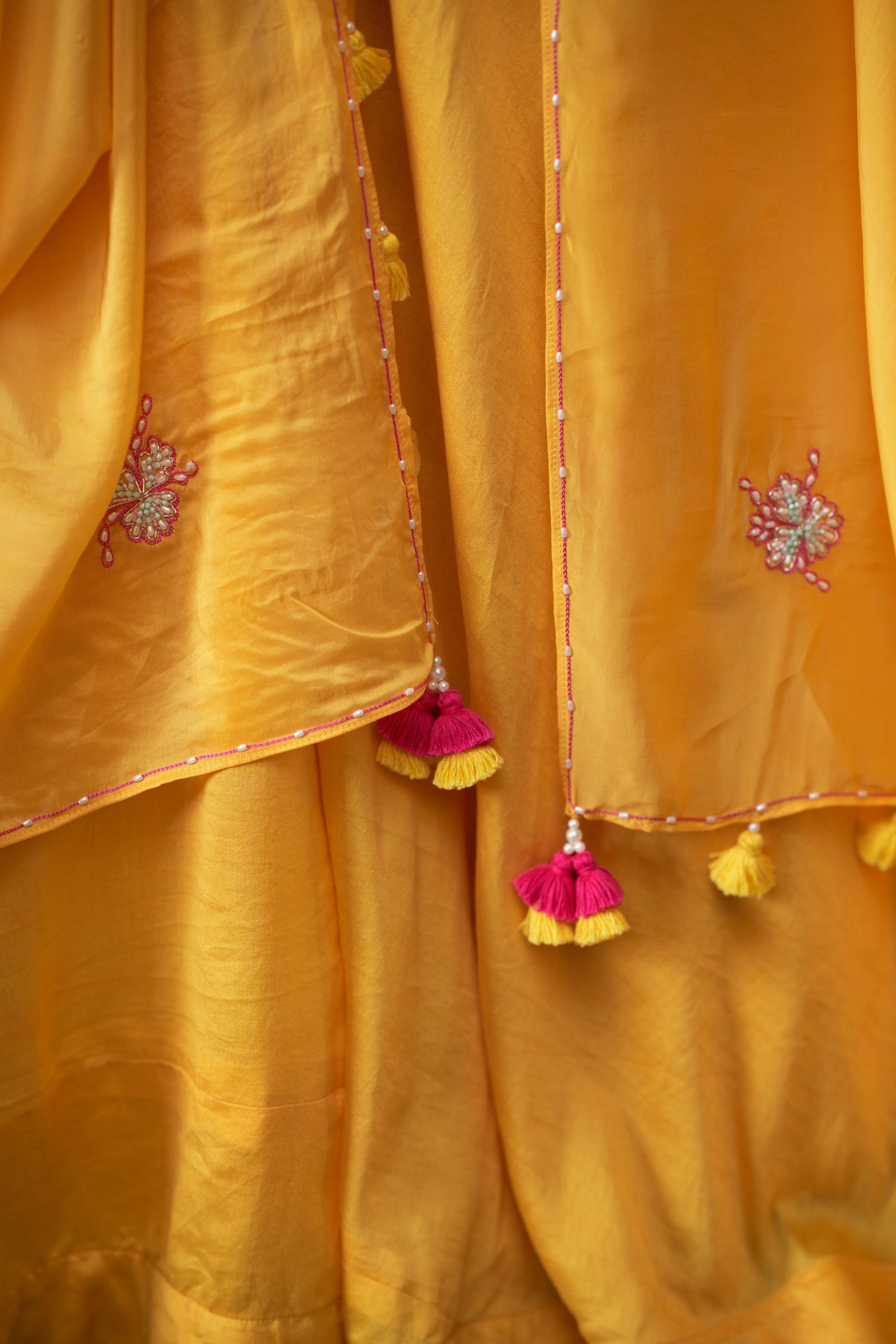 Peela rang ghagra