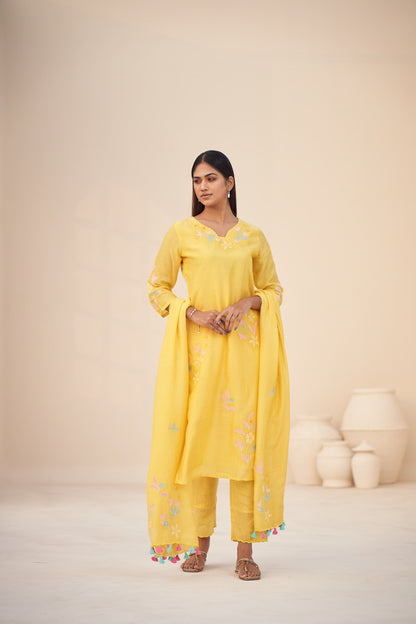 Suraai Kurta Set